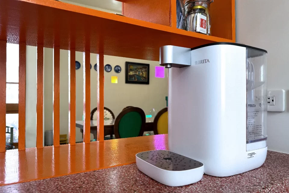 HRV-Equipment02 BRITA瞬熱智能滅菌開飲機,提供旅客們最優質安全的飲用水需求。這份細膩與用心,正是朗香洋房成為台南民宿、特別是台南包棟民宿中,備受旅客喜愛與高評價的原因。